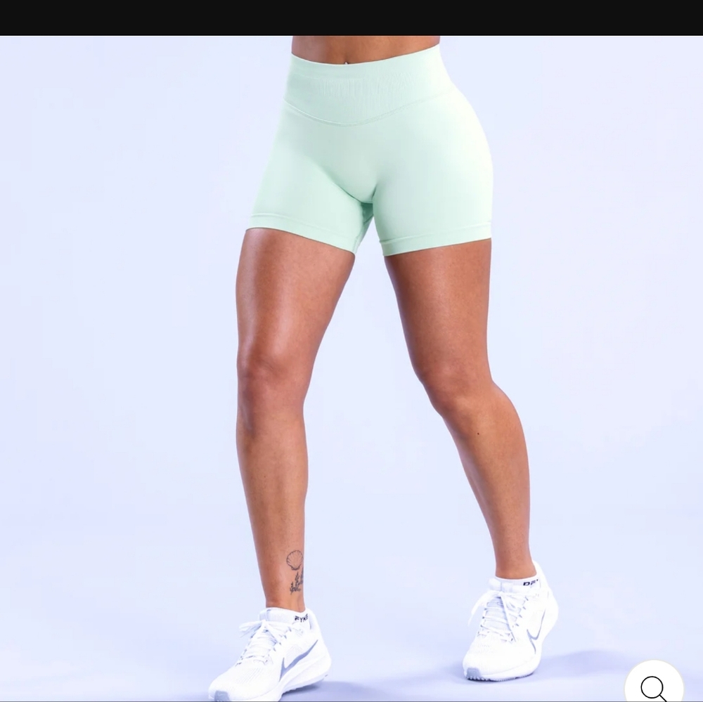 Dfyne impact short  4.5" palm green